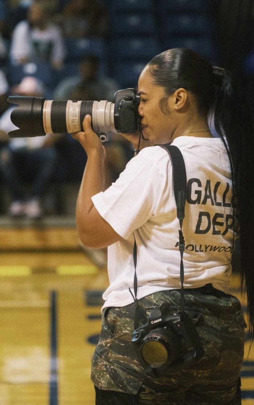 Sofia Lima — Camera Operator vestindo Câmera Club